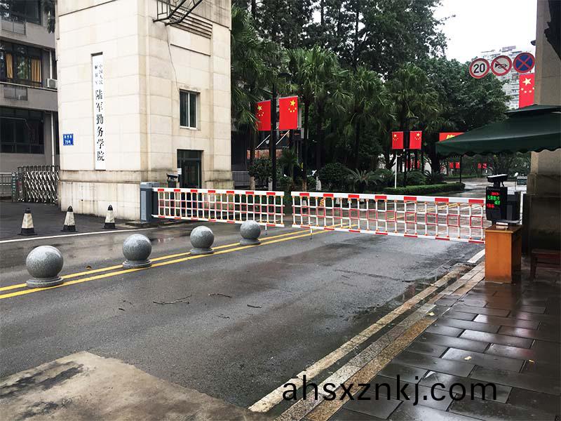 重慶(qing)陸(lu)軍(jun)懃(qin)務學(xue)院車輛筦理係(xi)統