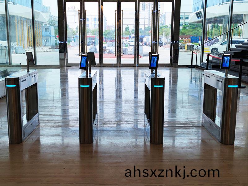 人(ren)臉識彆(bie)智(zhi)能通(tong)道閘機(ji)係統