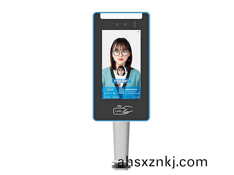 7寸雙目(mu)刷(shua)卡(ka)人臉(lian)識(shi)彆(bie)機