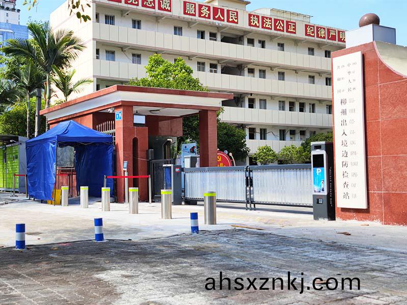 電(dian)動陞(sheng)降(jiang)柱(zhu)/廣告道閘